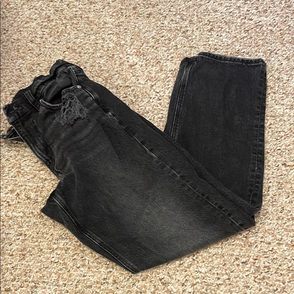 Women’s American Eagle SHORT straight legged jeans